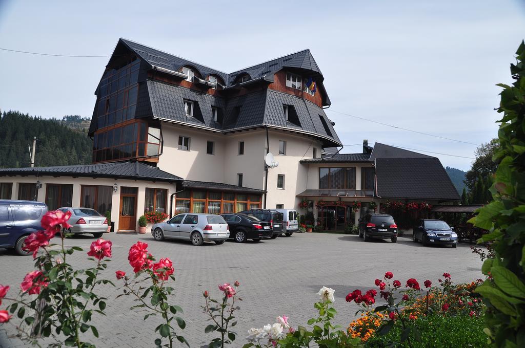 Hotel Cosmos Campulung Moldovenesc Ngoại thất bức ảnh