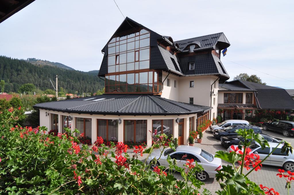Hotel Cosmos Campulung Moldovenesc Ngoại thất bức ảnh