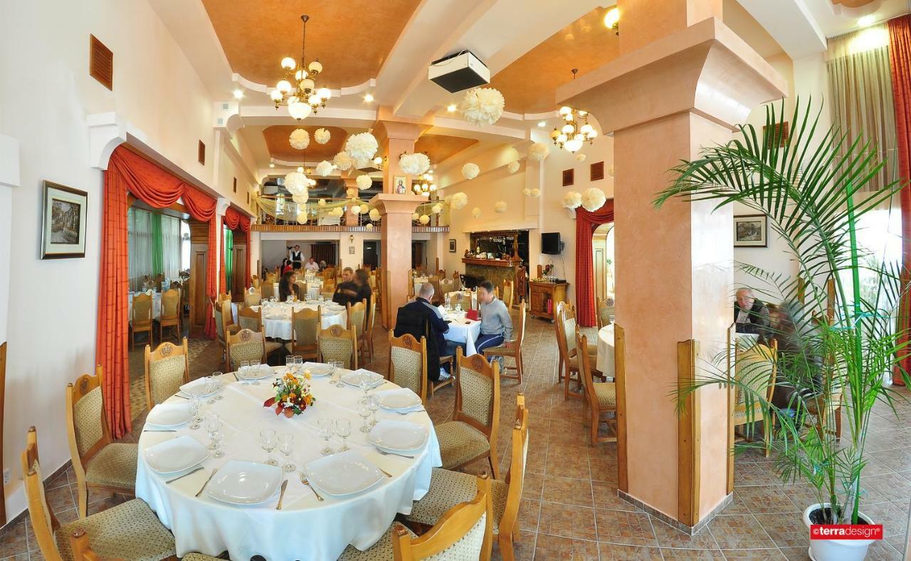 Hotel Cosmos Campulung Moldovenesc Ngoại thất bức ảnh