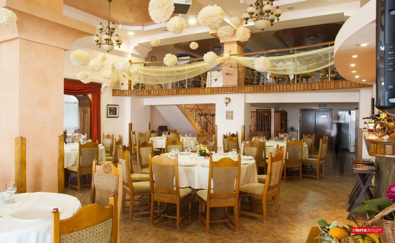 Hotel Cosmos Campulung Moldovenesc Ngoại thất bức ảnh