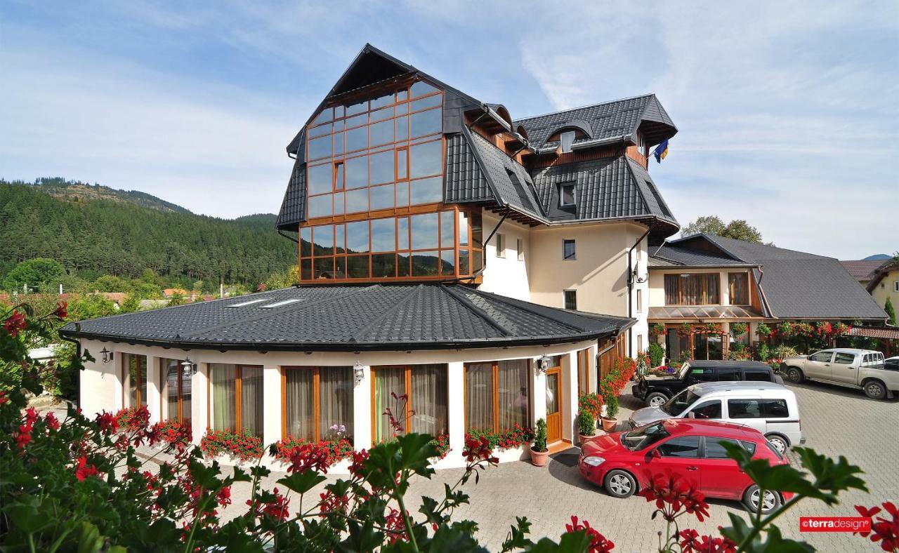 Hotel Cosmos Campulung Moldovenesc Ngoại thất bức ảnh
