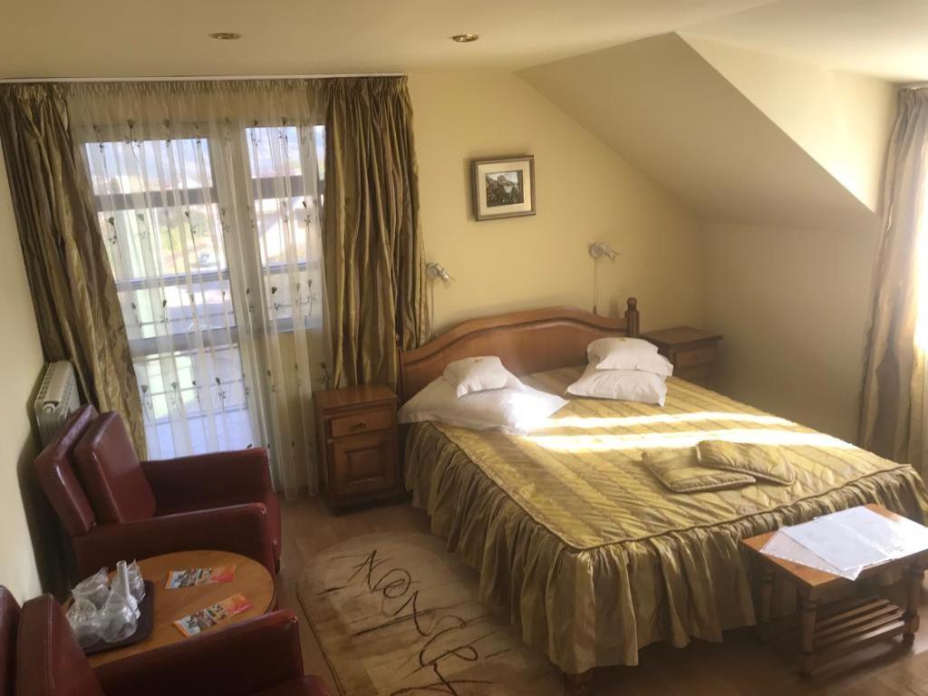 Hotel Cosmos Campulung Moldovenesc Ngoại thất bức ảnh