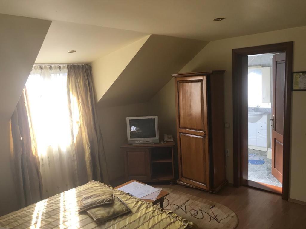 Hotel Cosmos Campulung Moldovenesc Ngoại thất bức ảnh