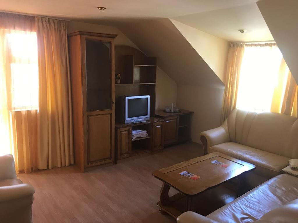 Hotel Cosmos Campulung Moldovenesc Ngoại thất bức ảnh